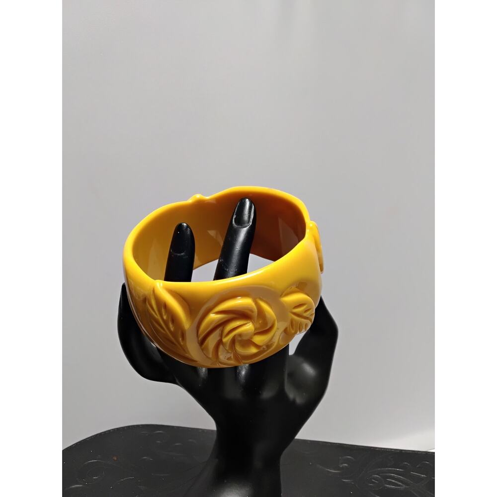 Vintage Mustard Butterscotch Ladies Bangle Bracelet carved Roses Cecile Gilbert